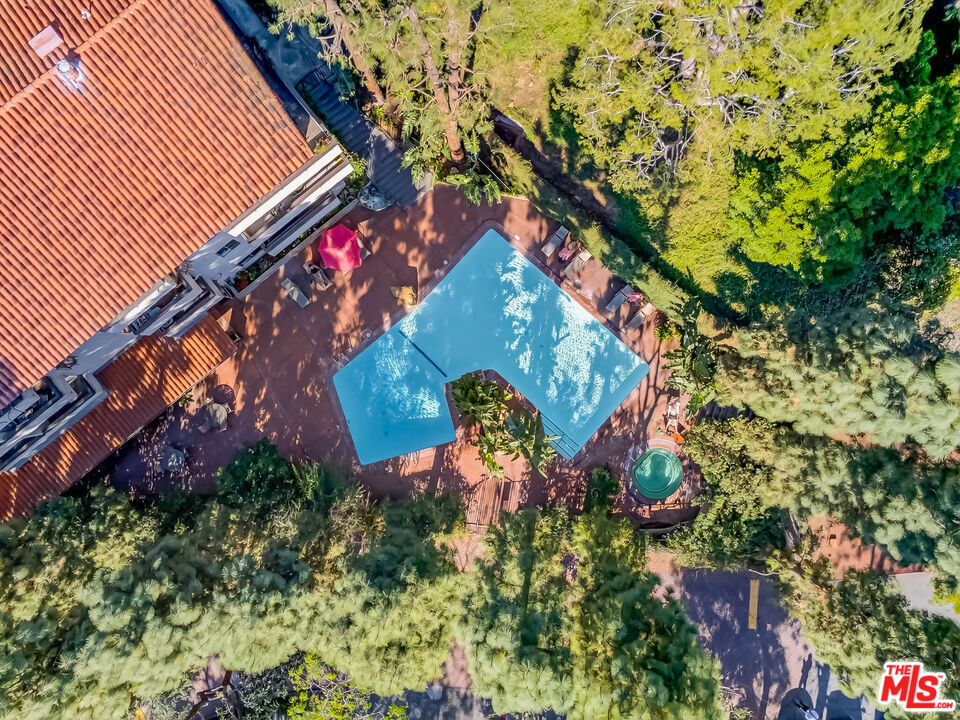 https://media.crmls.org/mediaz/3b8a777b-c525-4b6e-9833-b64cf94c5a81.jpg?preset=X-Large