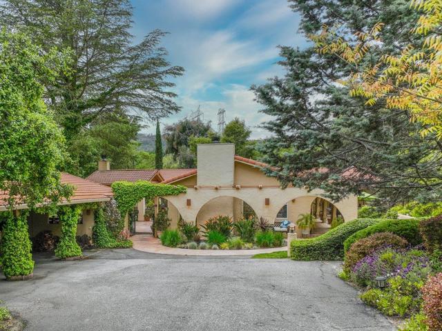 8103 Crestview Court, Gilroy CA: https://media.crmls.org/mediaz/3b8ac14f-7bab-4324-8113-49e83ee616bb.jpg