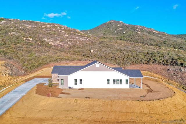 15123 Larchmont St, Poway CA: https://media.crmls.org/mediaz/3b8b50cb-5ecb-4bda-a73f-60116232e46e.jpg