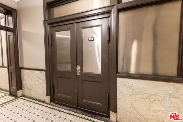 215 W 7th Street, Los Angeles CA: https://media.crmls.org/mediaz/3b8b6b6b-5480-487b-8185-4a16baec2e2c.jpg