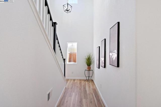 4135 Keepsake Ct, Tracy CA: https://media.crmls.org/mediaz/3b8b9833-146a-43af-91a2-b2e17ec32428.jpg