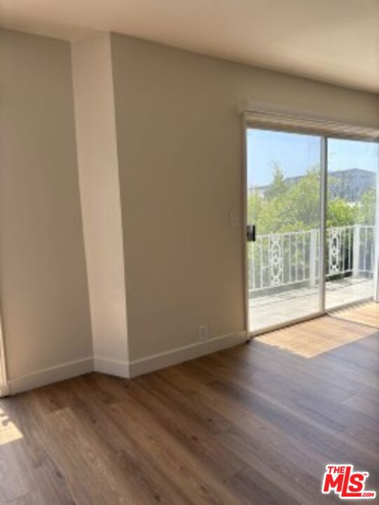120 Hurricane, Marina del Rey CA: https://media.crmls.org/mediaz/3b8bb322-c504-481e-8f12-4159715ed1c4.jpg