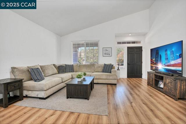 7016 Molluk Way, Clayton CA: https://media.crmls.org/mediaz/3b8bdc06-c8ec-4ff9-981a-114c114d38a7.jpg