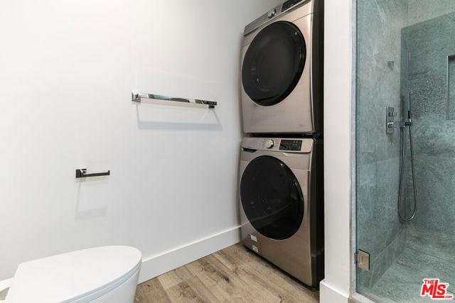 8335 GLADBECK Avenue, Northridge CA: https://media.crmls.org/mediaz/3b8c67c5-24aa-46c2-8372-9f766f2d9916.jpg