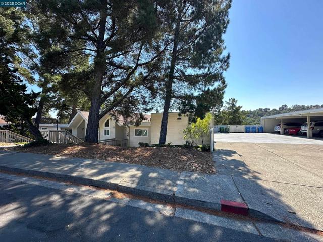 1984 Ascot Dr, Moraga CA: https://media.crmls.org/mediaz/3b8cc0c7-60c6-4507-8683-105d50370734.jpg