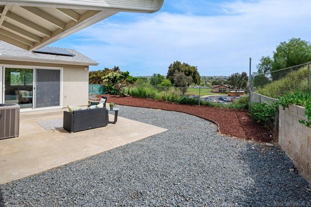 5083 Barry St, Oceanside CA: https://media.crmls.org/mediaz/3b8d0fa6-7c07-498e-8a10-0f79c58aa83d.jpg