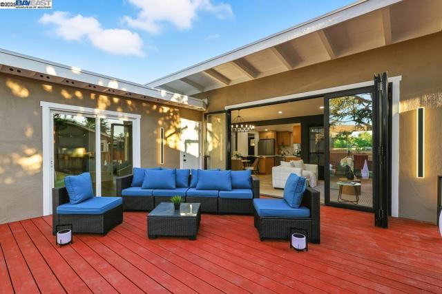 30456 Hoylake St, Hayward CA: https://media.crmls.org/mediaz/3b8d1a6c-1dc1-4ae2-8578-b6b2a7deea28.jpg