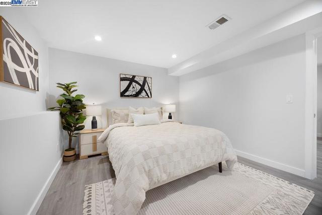300 Somerset St, San Francisco CA: https://media.crmls.org/mediaz/3b8d3a2c-c154-4a34-999a-26cabd544519.jpg
