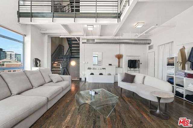 849 S Broadway, Los Angeles CA: https://media.crmls.org/mediaz/3b8d7d04-635b-4a2c-a248-f0afc8a80dd7.jpg