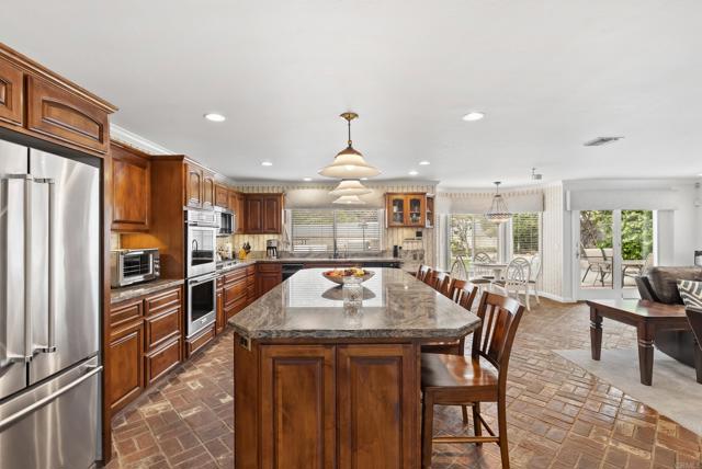 11984 Paseo Fuerte, El Cajon CA: https://media.crmls.org/mediaz/3b8d851d-8246-4210-875f-11dbe78b31fe.jpg