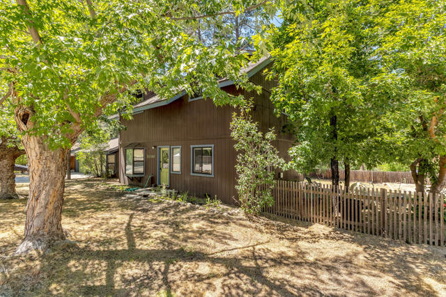 53340 Idyllbrook Drive, Idyllwild CA: https://media.crmls.org/mediaz/3b8e5703-e42d-4f76-9661-bb01c18ddfb8.jpg