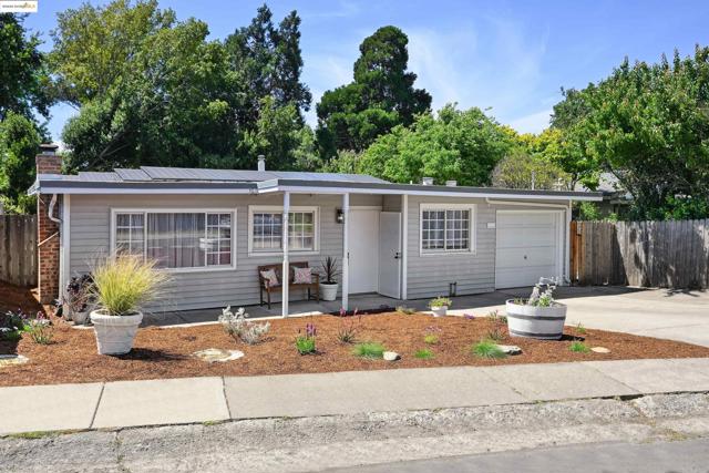 4125 Miflin Ave, El Sobrante CA: https://media.crmls.org/mediaz/3b8ecb58-2ecb-47b2-80a2-b446ba4734d3.jpg