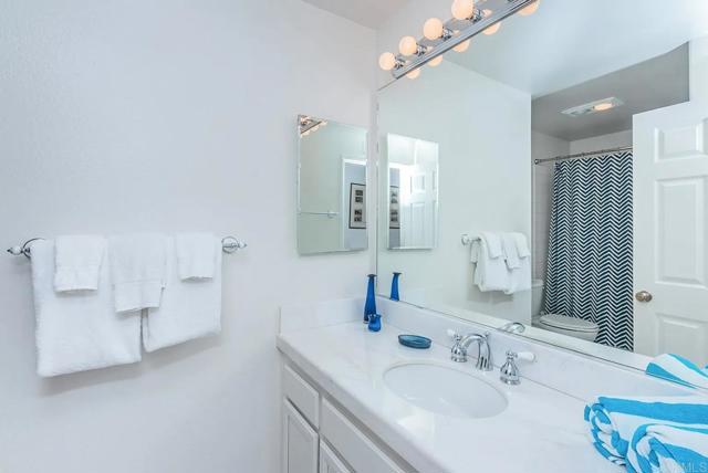 729 Poinsettia Park, Encinitas CA: https://media.crmls.org/mediaz/3b8f547b-495b-4e69-b340-1e21dc1da596.jpg