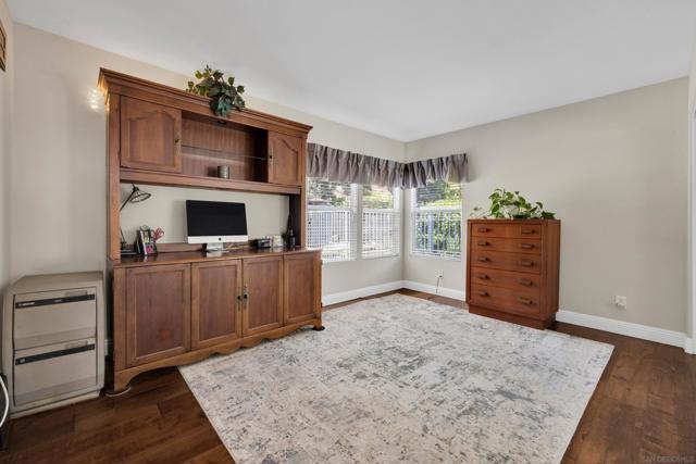 2106 Laura Dr, Escondido CA: https://media.crmls.org/mediaz/3b8f90cb-0968-47e5-96fa-81dfeca4cf02.jpg