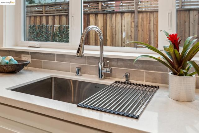 2312 Eighth St, Berkeley CA: https://media.crmls.org/mediaz/3b8f95f6-ba03-492f-90e0-1d1cd009cd5b.jpg