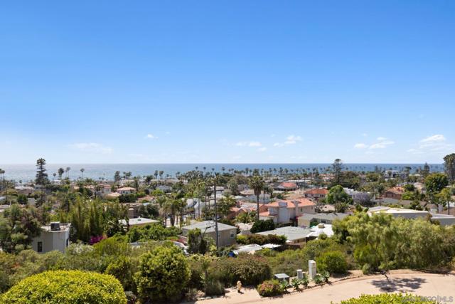 682 Palomar Ave, La Jolla CA: https://media.crmls.org/mediaz/3b8fb1b1-d993-4a2b-b401-19ea23eb5339.jpg