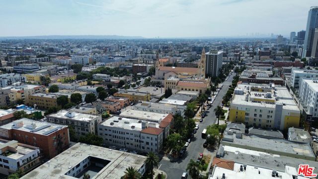 2910 Leeward Avenue, Los Angeles CA: https://media.crmls.org/mediaz/3b8ff9a6-821b-4671-91be-befb92c770e6.jpg