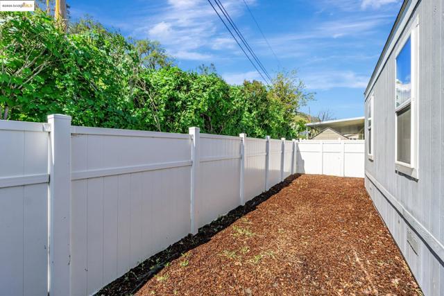 16711 Marsh Creek Rd, Clayton CA: https://media.crmls.org/mediaz/3b906408-a60d-420e-8083-2f0b549ef793.jpg