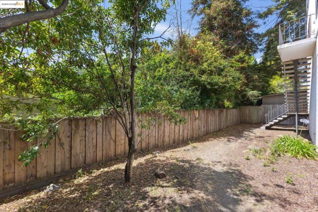 2632 Warring St, Berkeley CA: https://media.crmls.org/mediaz/3b908db7-f346-421d-9e72-2f742a4112f2.jpg