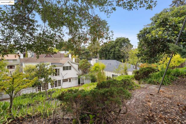 618 Boulevard Way, Piedmont CA: https://media.crmls.org/mediaz/3b909c28-5dda-4247-b24e-4e1bad46caf2.jpg