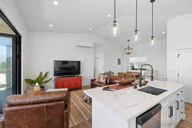 4467 Long Branch Ave, San Diego CA: https://media.crmls.org/mediaz/3b90b90a-7908-4a0d-9697-91f3df39aafb.jpg