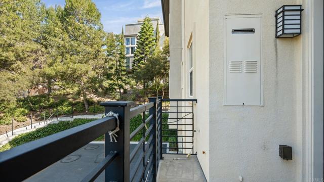 Detail Gallery Image 10 of 39 For 7810 Inception Way, San Diego,  CA 92108 - 3 Beds | 3/1 Baths