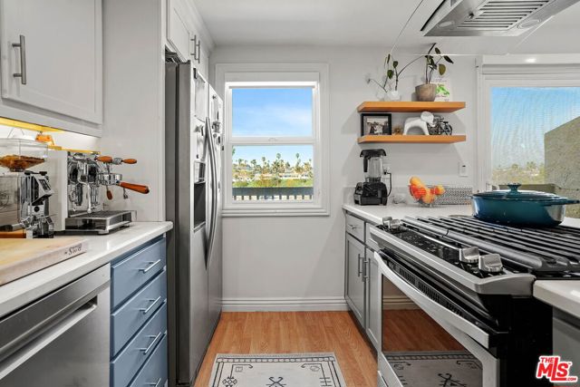 609 Meyer Lane, Redondo Beach, California 90278, 2 Bedrooms Bedrooms, ,1 BathroomBathrooms,Residential,Sold,Meyer,23239303