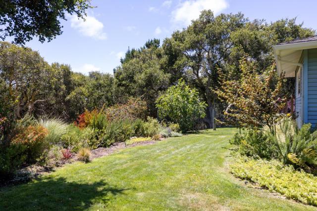 19060 Oak Heights Drive, Salinas CA: https://media.crmls.org/mediaz/3b9204d4-9d1c-4309-acb3-5ab4b29be206.jpg