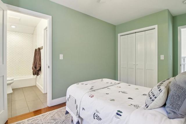 236 Willow Road, Menlo Park CA: https://media.crmls.org/mediaz/3b921063-bc4d-44bc-a079-db5ef4a28038.jpg