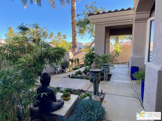 47925 Via Livorno, La Quinta CA: https://media.crmls.org/mediaz/3b936d99-115a-4586-9fbd-602357b15301.jpg