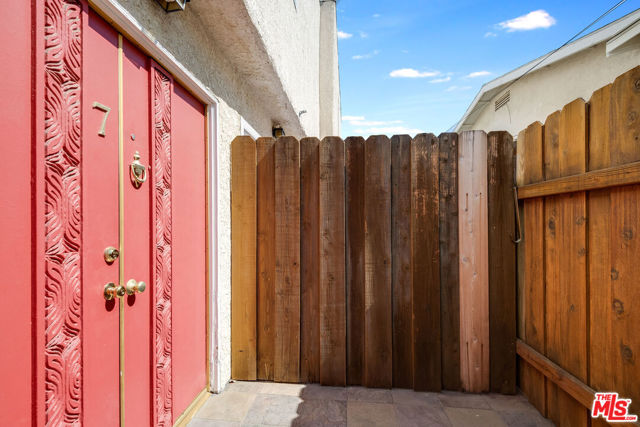 14947 DICKENS Street, 7 photo 5