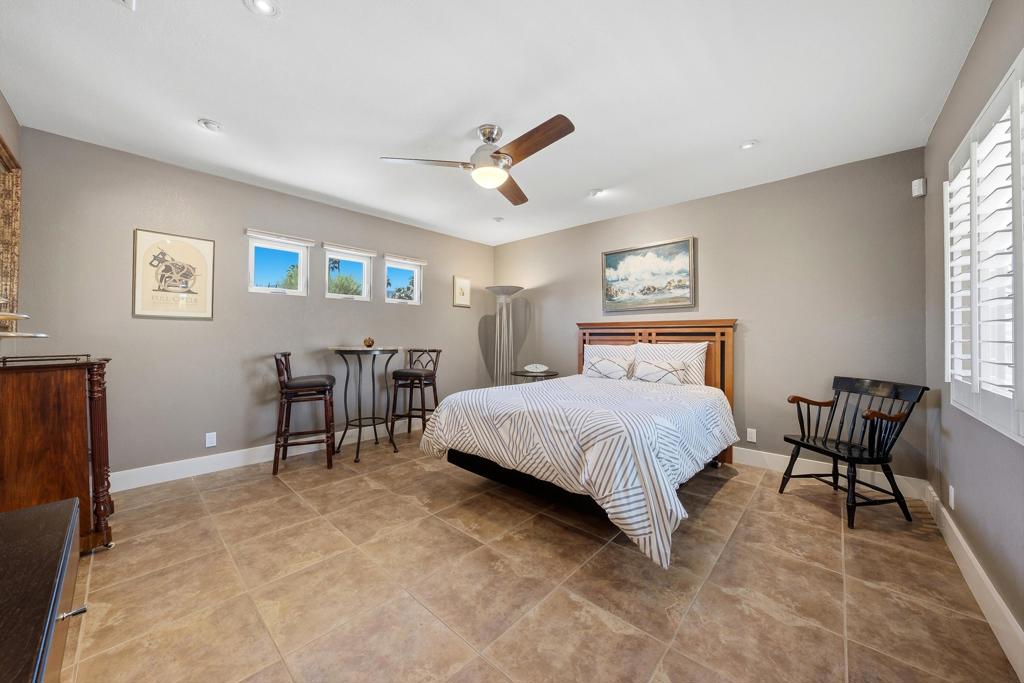 https://media.crmls.org/mediaz/3b93d17c-3f50-4444-a83c-7e8d0039a98a.jpg?preset=X-Large