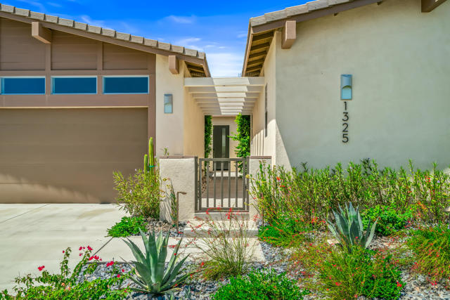 1325 Passage Street, Palm Springs CA: https://media.crmls.org/mediaz/3b93da23-fb5f-464b-80b0-f89d98588dd3.jpg