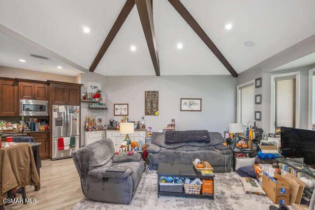 421 Whitegate Road, Thousand Oaks CA: https://media.crmls.org/mediaz/3b949396-d37d-4717-a3af-616e28365807.jpg