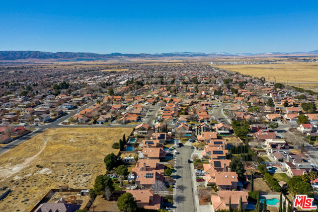 3626 W Avenue J2, Lancaster CA: https://media.crmls.org/mediaz/3b94a1bc-aae4-46a5-800d-9fe0b9494c11.jpg