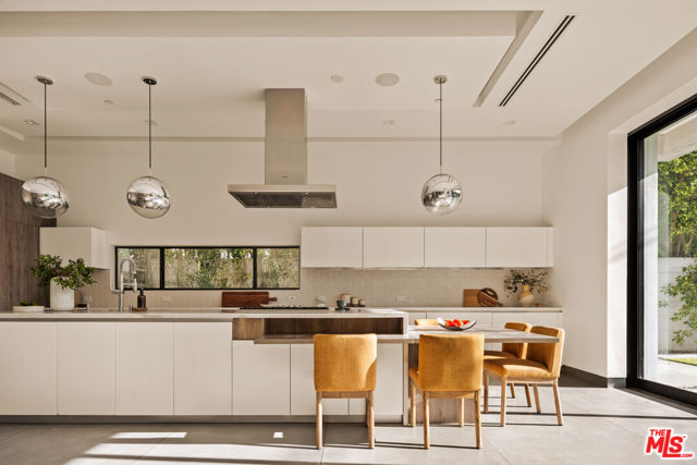 4445 Camellia Avenue, Studio City CA: https://media.crmls.org/mediaz/3b94e1b3-8c46-45a6-abff-3f41e0c7b98b.jpg