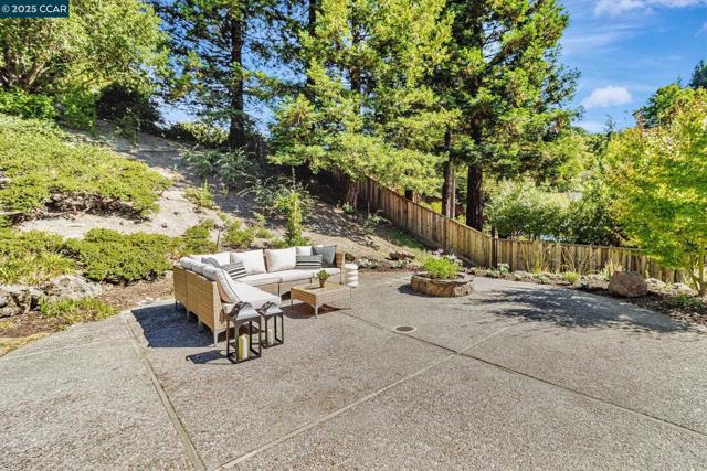 38 Sanders Ranch Rd, Moraga CA: https://media.crmls.org/mediaz/3b957899-fa3f-406f-b0e5-0b8ec7a9309b.jpg