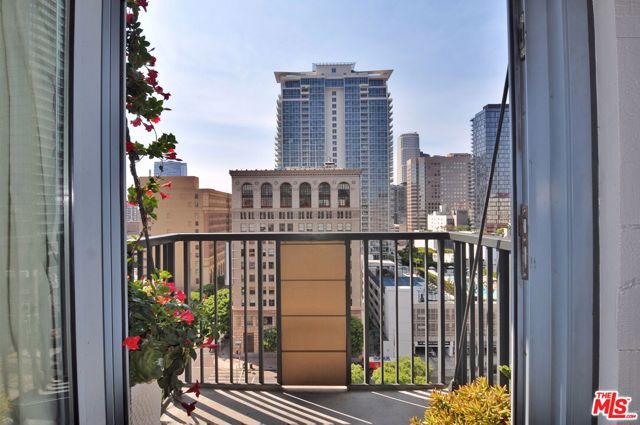 849 S Broadway, Los Angeles CA: https://media.crmls.org/mediaz/3b959371-8ae2-4b47-b34d-c7e5e95d677c.jpg