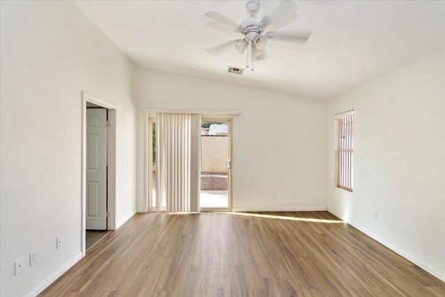 Image 13 of 34 For 37623 Glenn Avenue