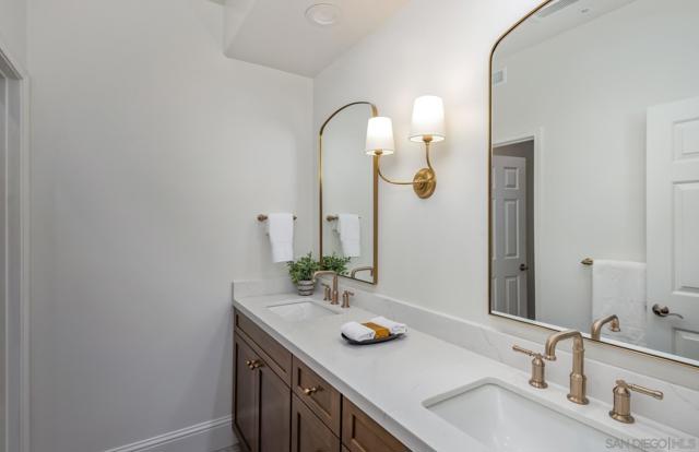 2815 Santa Fe Vista Ct, Encinitas CA: https://media.crmls.org/mediaz/3b964886-4a60-49cd-a79d-8b3f25749756.jpg