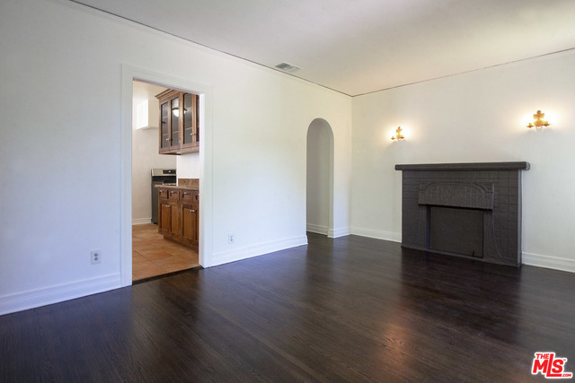 3403 Glenhurst Avenue, Los Angeles CA: https://media.crmls.org/mediaz/3b966a89-3d8f-4e16-8d77-fab5ccaca56e.jpg