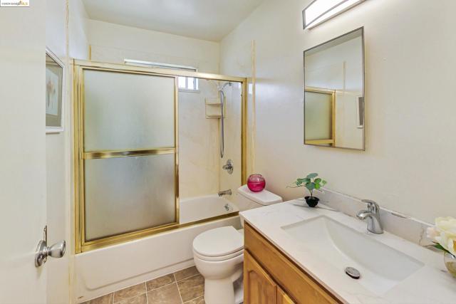 Unit 4 Full Bathroom