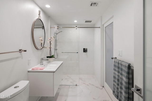 3351 Country Club Drive, Glendale CA: https://media.crmls.org/mediaz/3b96fa1a-a1ea-43f0-979e-d11dbcb72376.jpg
