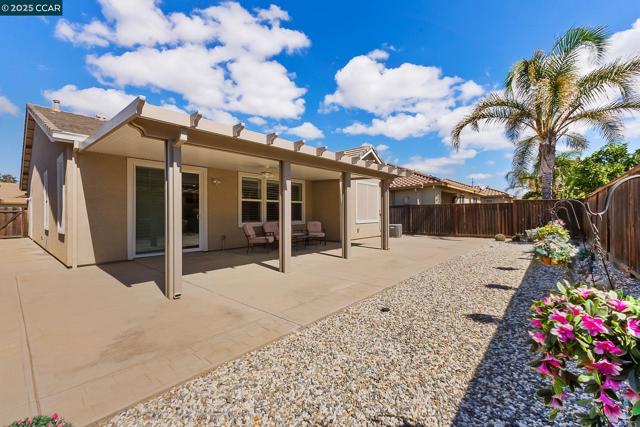 38 Outrigger Way, Discovery Bay CA: https://media.crmls.org/mediaz/3b97125e-cb53-4cda-b386-1260c7229f5c.jpg