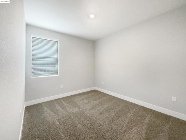 2066 Espana Ln, Rio Vista CA: https://media.crmls.org/mediaz/3b971a4b-33ee-43f7-b212-320f19d5abfc.jpg