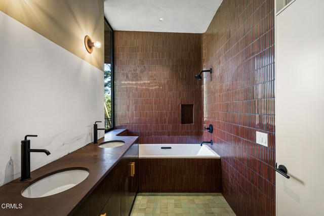 Detail Gallery Image 8 of 30 For 596 Quail Dr, Los Angeles,  CA 90065 - 3 Beds | 2 Baths