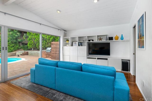 2104 Crownhill Road, San Diego CA: https://media.crmls.org/mediaz/3b9754dc-ff15-409c-a77c-1c0e993ebc7f.jpg