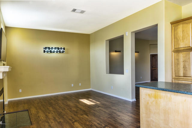 1026 Corte Augusta, Camarillo CA: https://media.crmls.org/mediaz/3b976104-e349-484e-9708-595ead5fab88.jpg