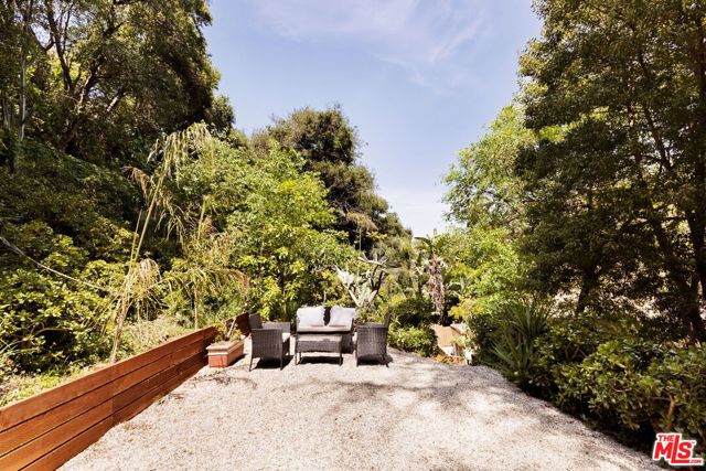 8329 Kirkwood Drive, Los Angeles CA: https://media.crmls.org/mediaz/3b97763f-8a5d-4774-945f-8e197effdf1e.jpg