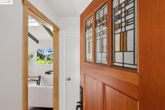 1023 Overlook Rd, Berkeley CA: https://media.crmls.org/mediaz/3b9783e3-9605-43f1-9973-807ab467927e.jpg